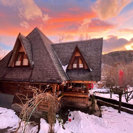 Suita Pin - Catun Sinaia Exteriör bild