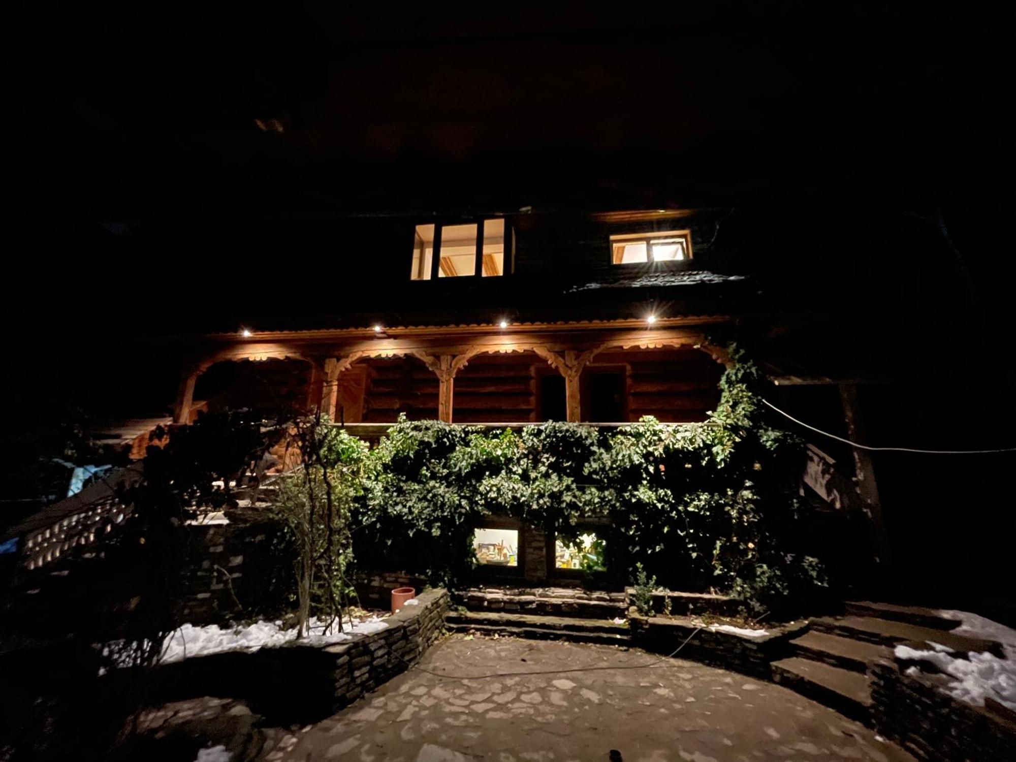 Suita Pin - Catun Sinaia Exteriör bild